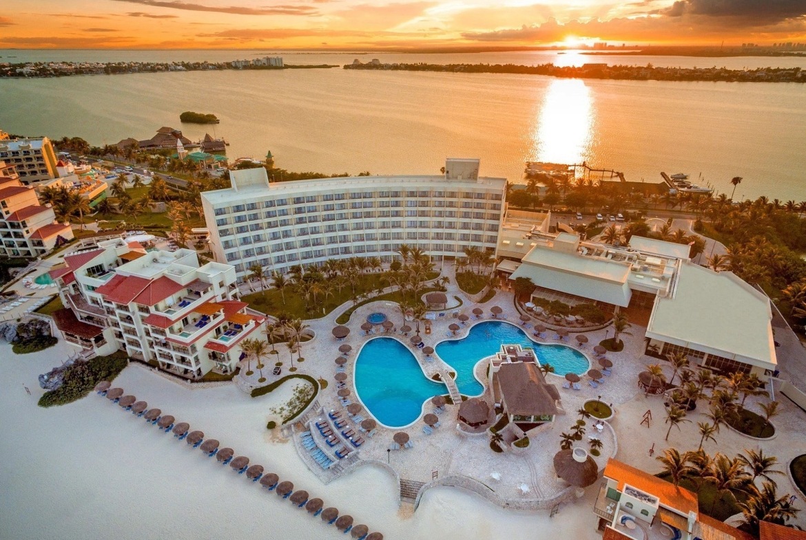 Grand Park Royal Cancun Exterior