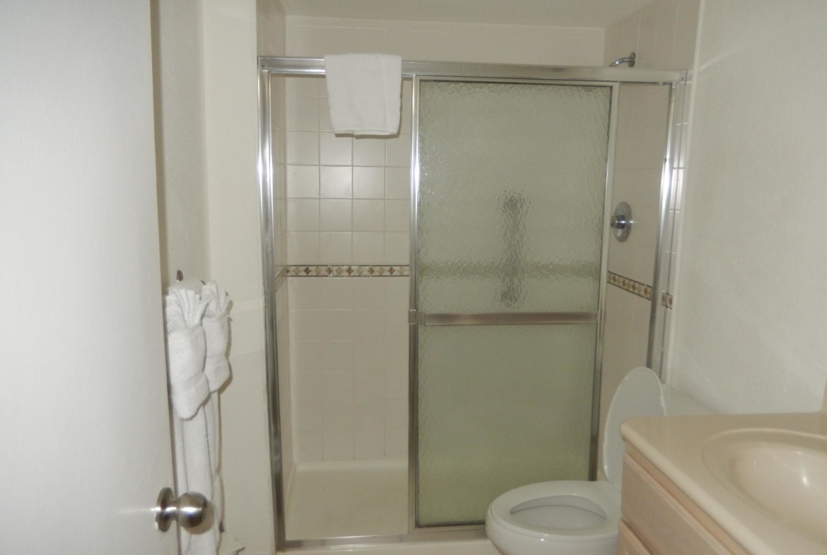 Bluewater Resort At Cable Beach Bathroom