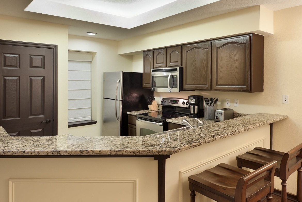 Full kitchen