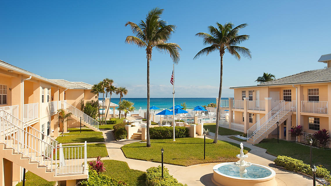 Gulfstream Manor courtyard