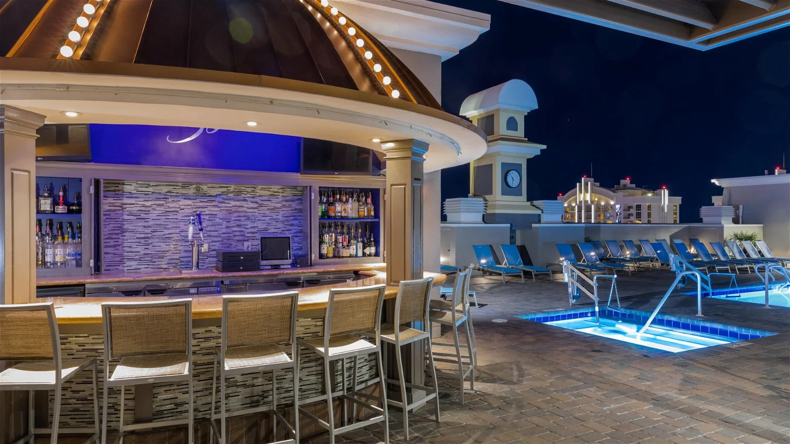 Pool Bar