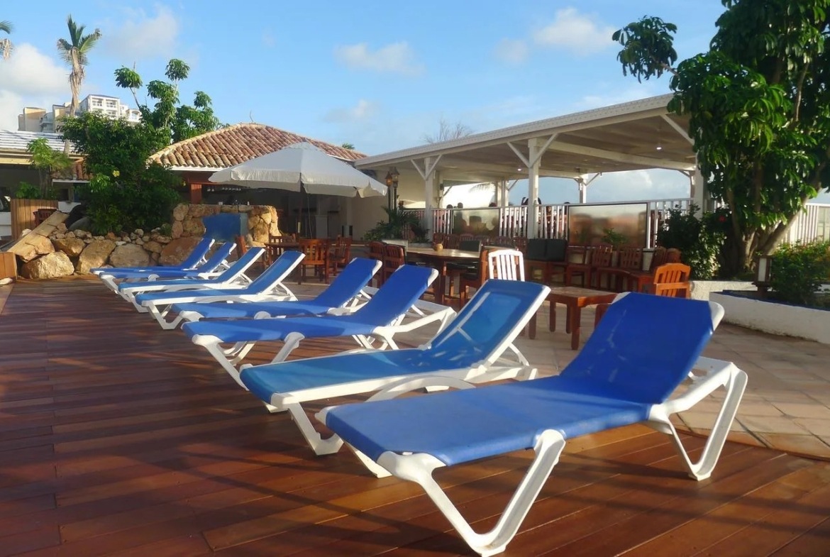 pool lounge chairs