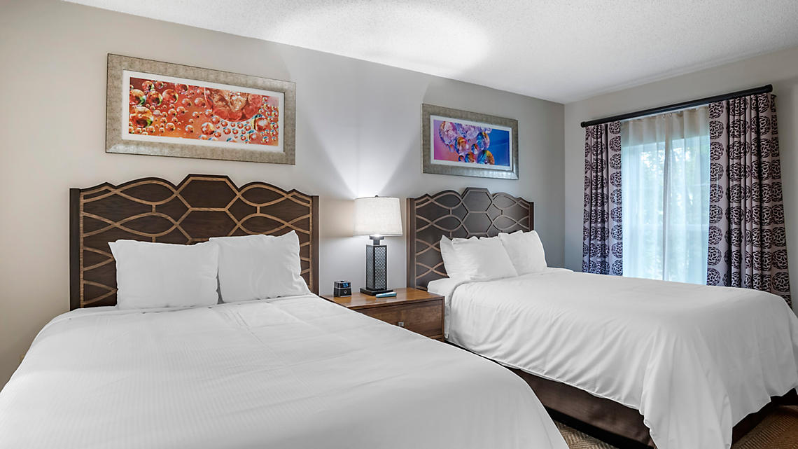 suites at hershey, a bluegreen resort, guest room