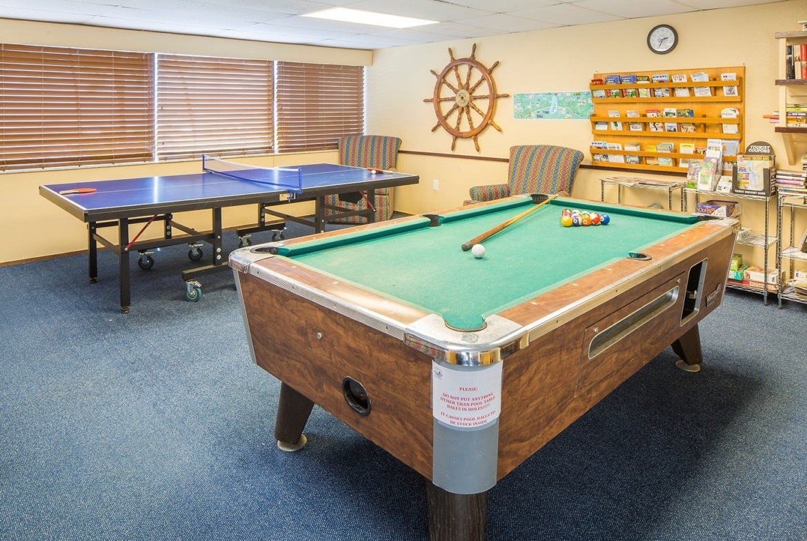 Mariners Boathouse And Beach Resort Game Room