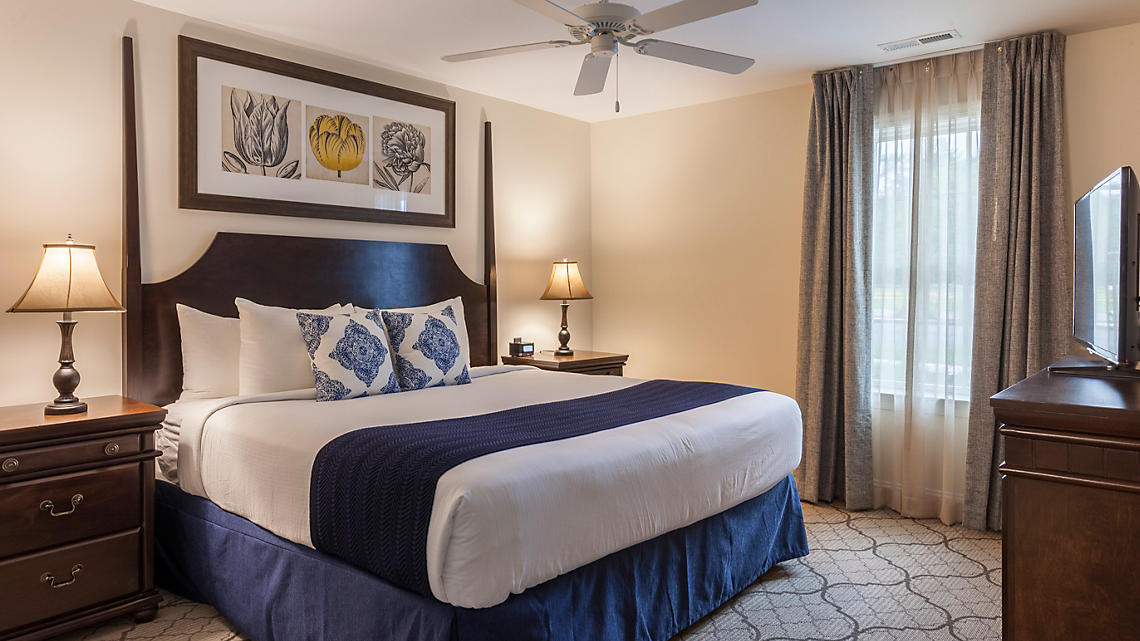 Bluegreen Patrick Henry Square bedroom