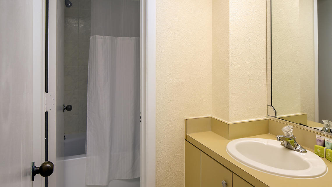 Resort Sixty-Six Bathroom