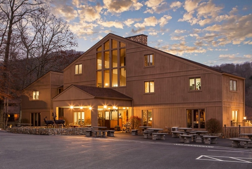 Blue Ridge Village Clubhouse Lobby