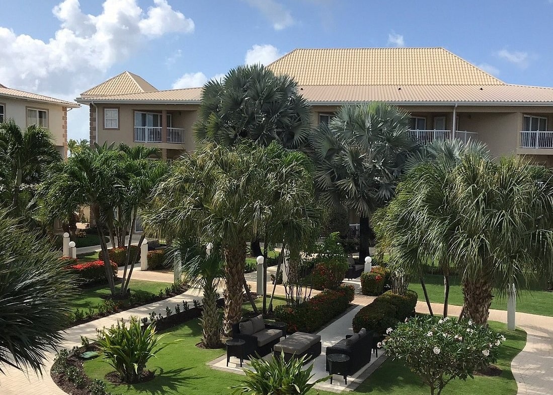 Courtyard: Grand Caymanian Resort