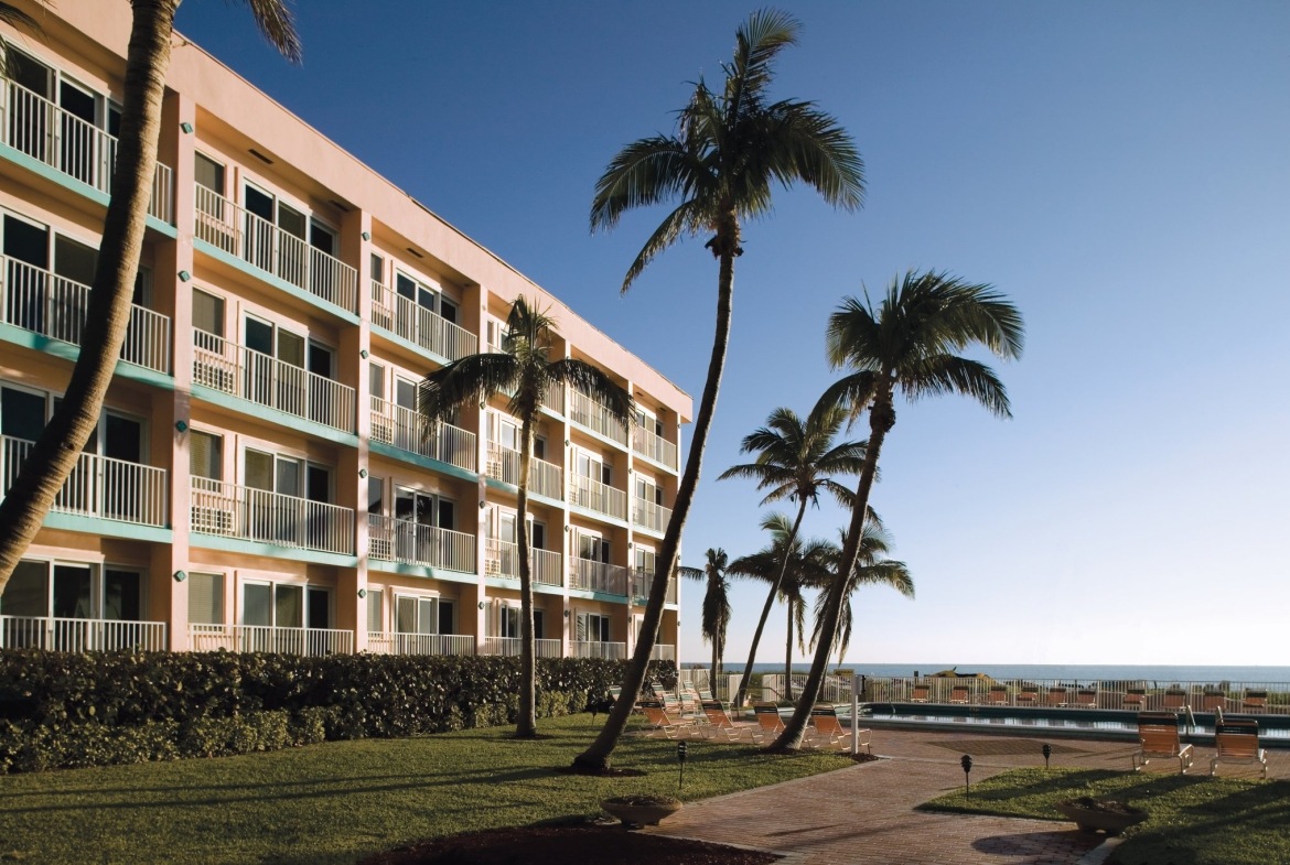 Wyndham Sea Gardens Beach Exterior