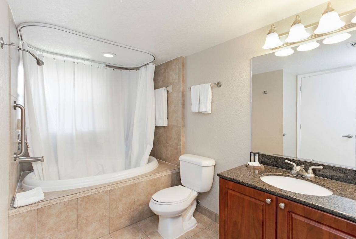 Alhambra Villas at Poinciana Bathroom