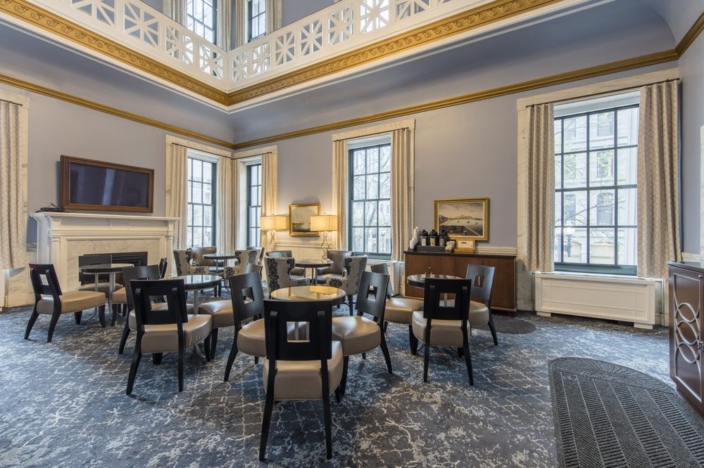 Marriott's Custom House Lounge