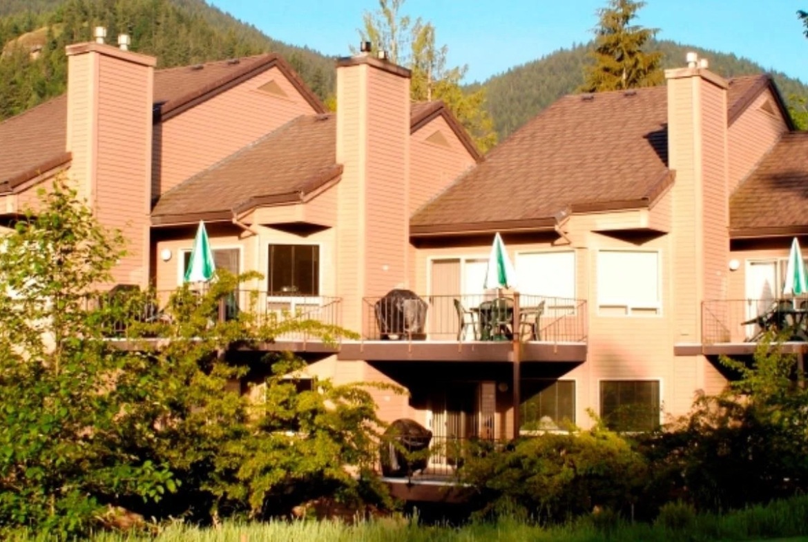 Whispering Woods Resort exterior