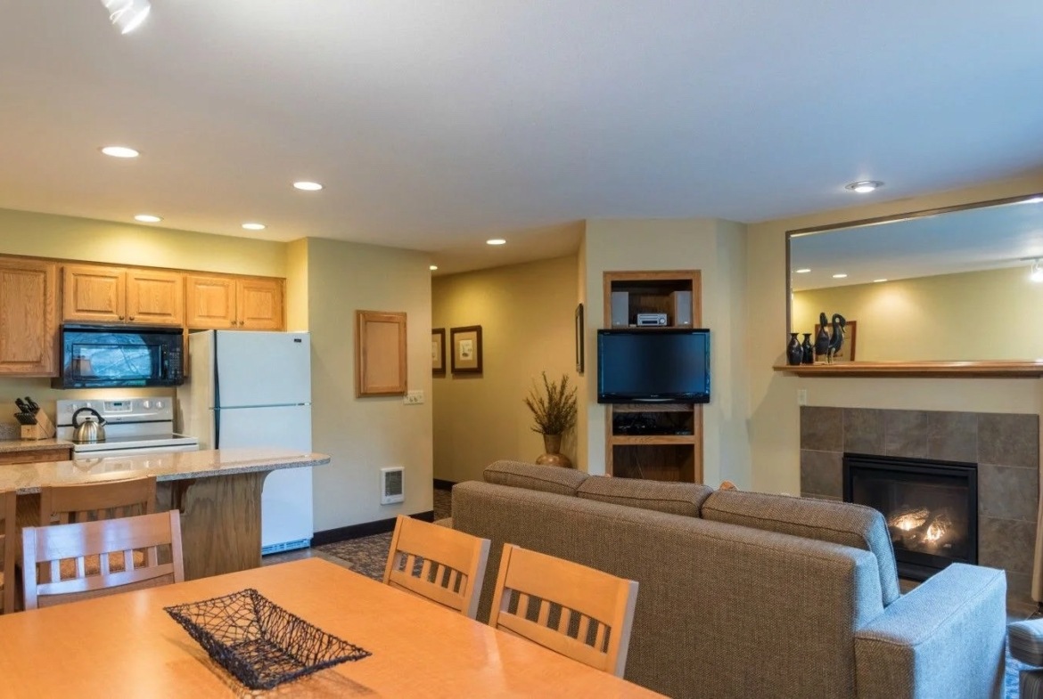 whispering woods resort kitchen