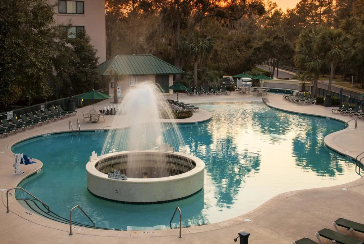 Waterside by Spinnaker Pool