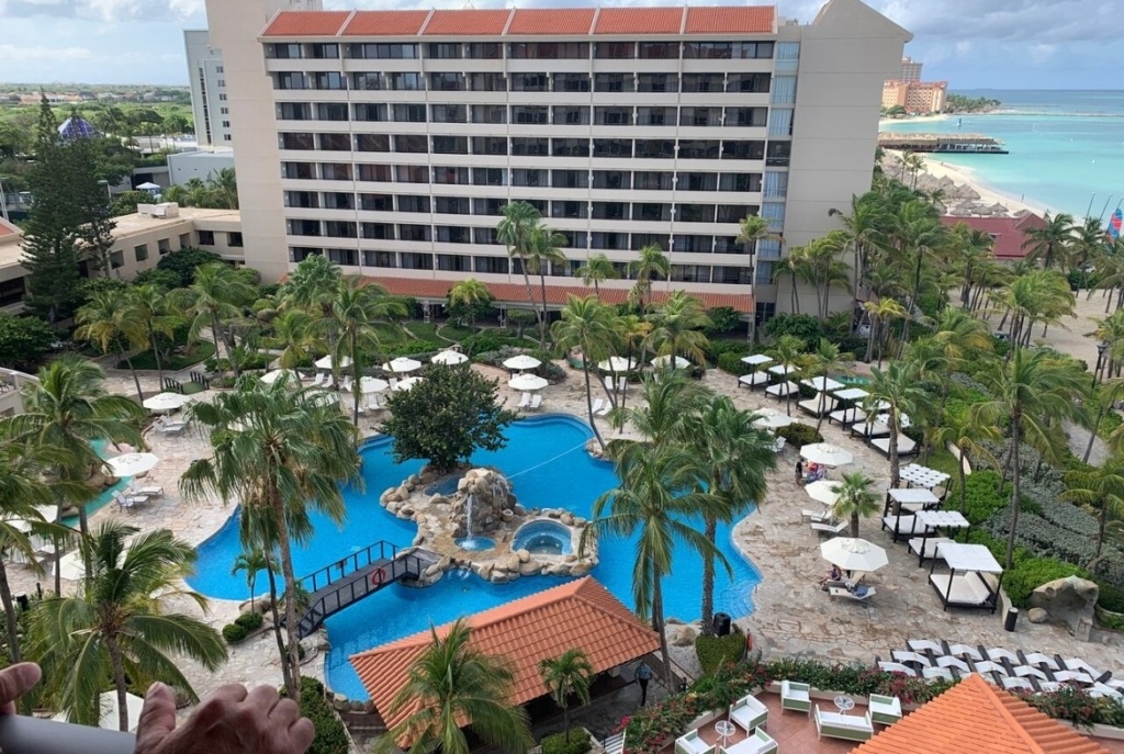 Barcelo-Aruba-pool-and-resort-view