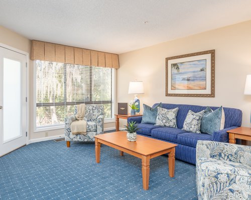 Coral Reef Resort (Hilton Head) living room