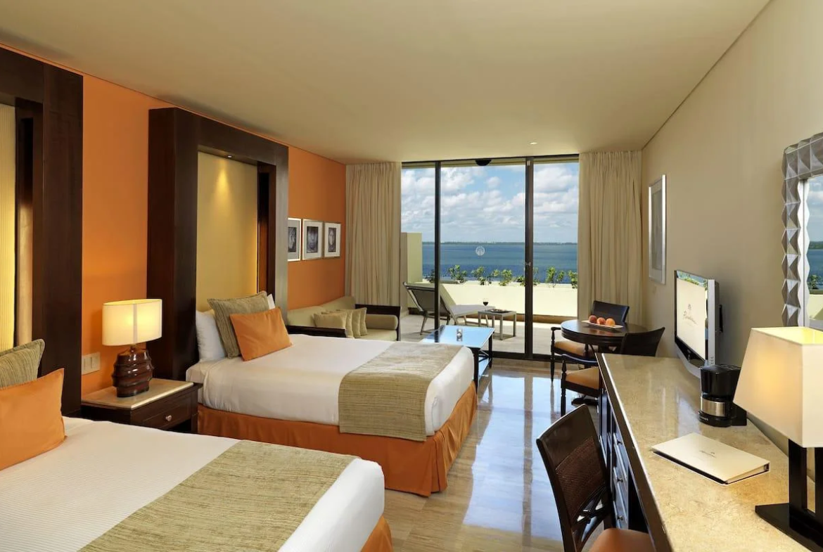 Bedroom with 2 double beds