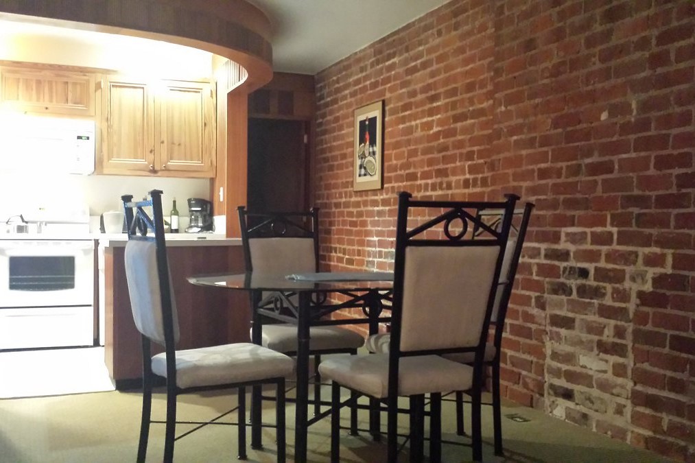 Maison Orleans Dining Area