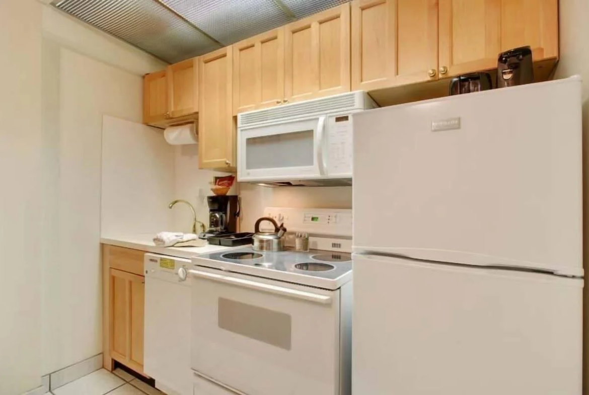 Hotel De L'eau Vive Kitchen