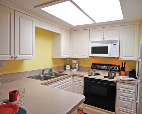 Lahaina Inn Resort Kitchen