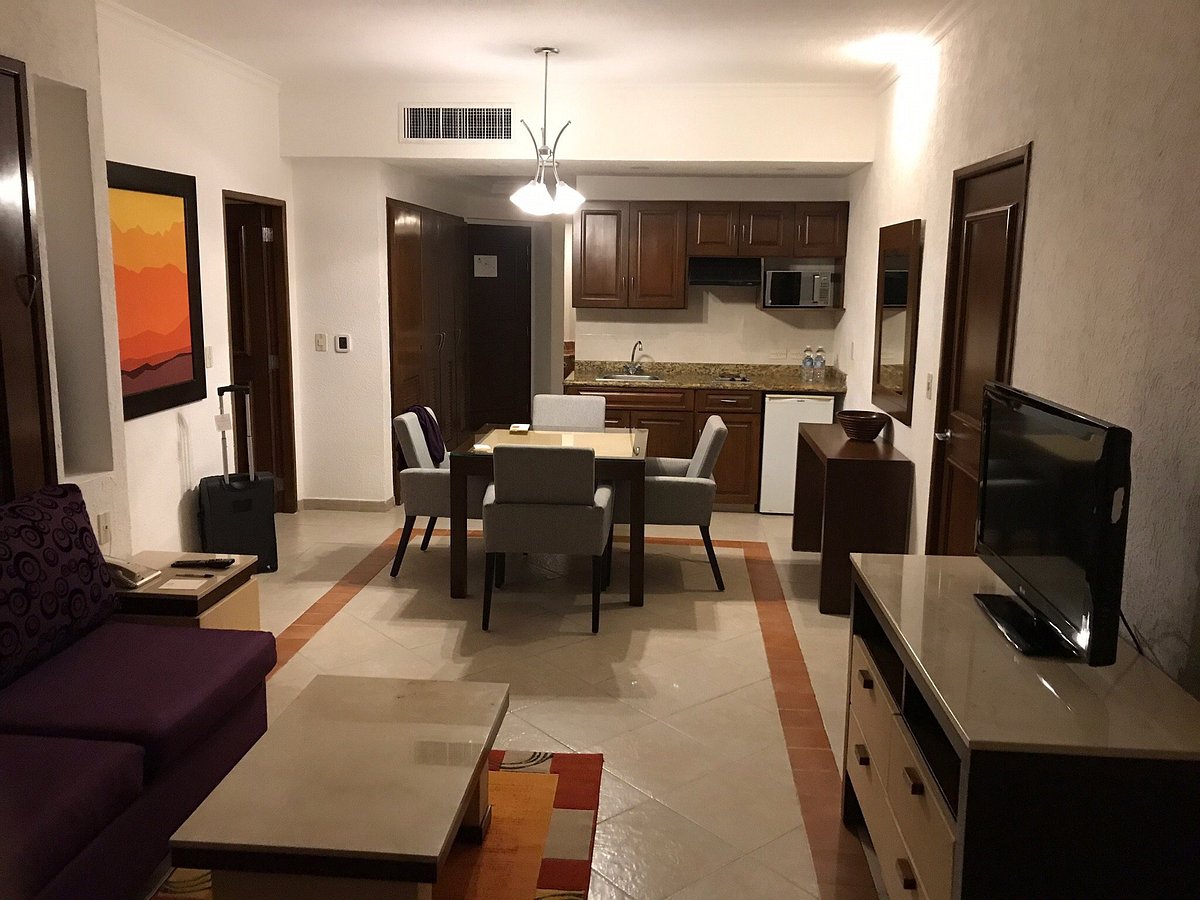 Wyndham El Cid Marina Beach Hotel - Yacht Club living room