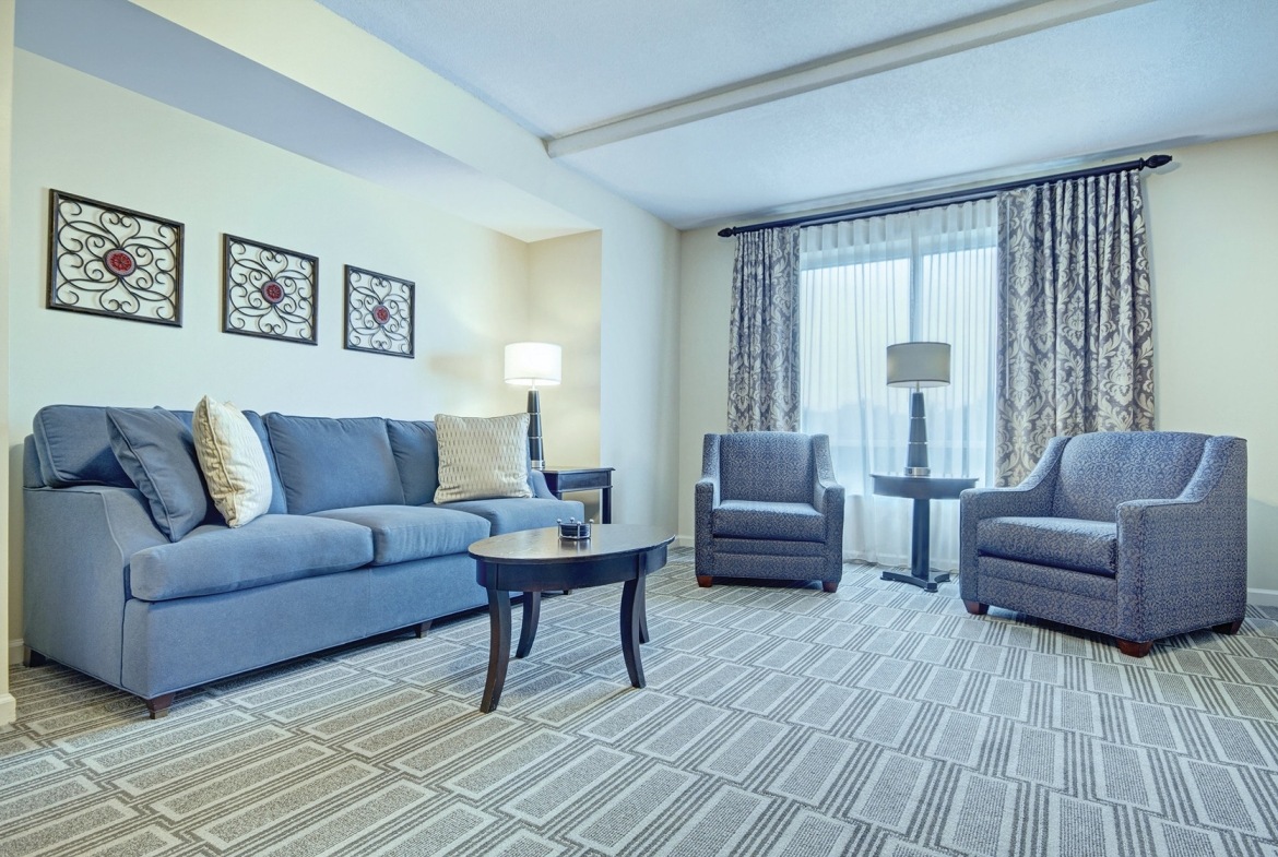 Wyndham Old Town Alexandria living room