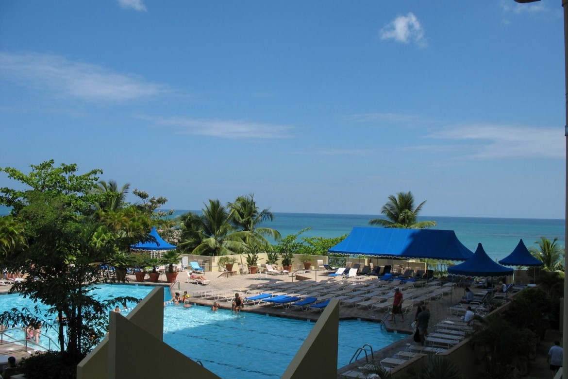 ESJ Towers Pool