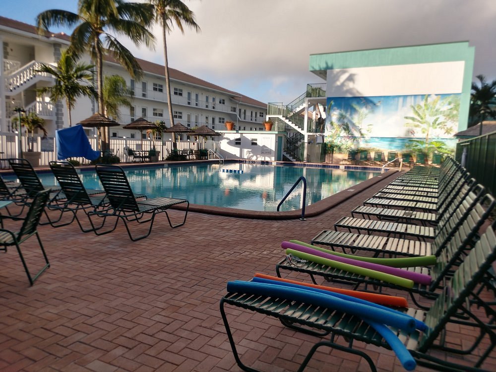 surf rider resort condominiums pool area