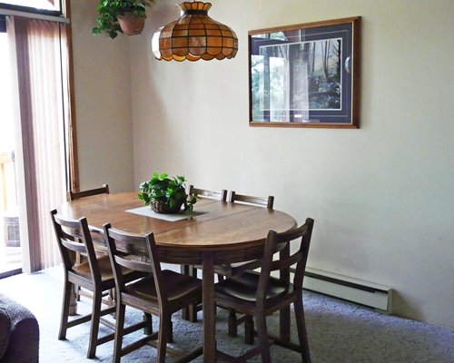 Arrowhead Condominiums dining