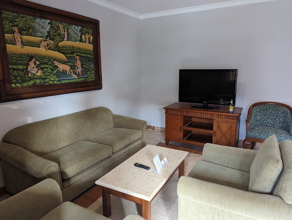 Peninsula Beach Resort Living Area