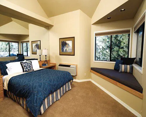 Mount Bachelor Village Resort bedroom