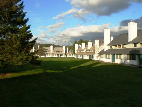 Village Green At Stowe
