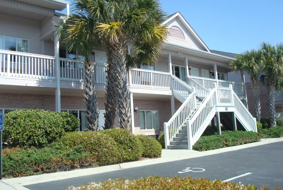 Plaza Pelicanos At Grand Beach Resort Exterior