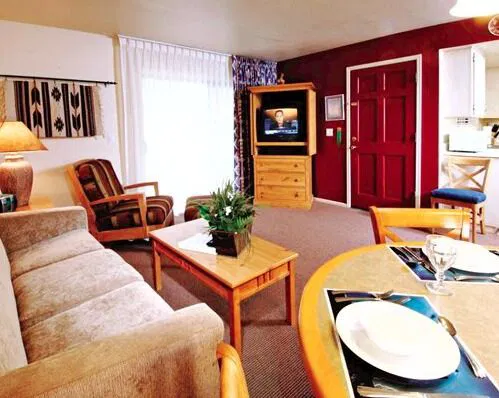 Royal Aloha Vacation Club Membership: Royal Aloha Vacation Club - Chandler Living Area