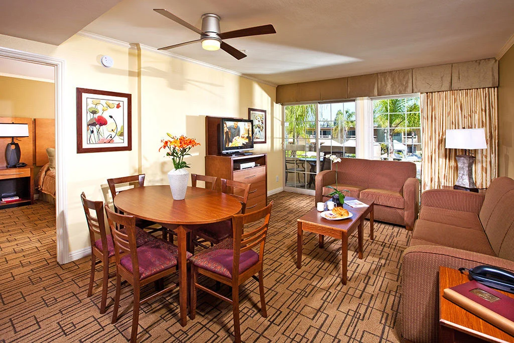 Winners Circle Beach And Tennis Resort Living Area
