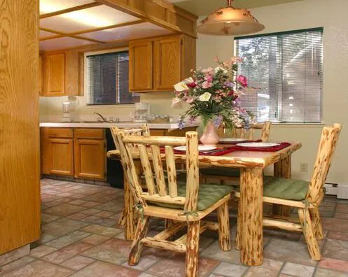 The Lodge at Lake Tahoe dining room