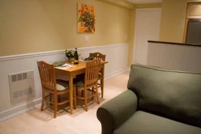 Trade Winds on the Bay Dining Area