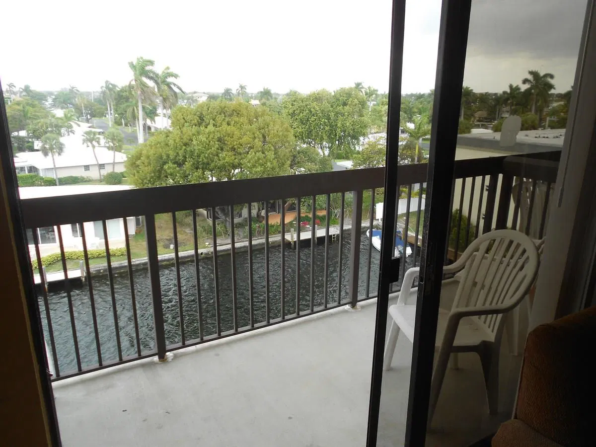 Surfsider Resort And Tennis Club Balcony