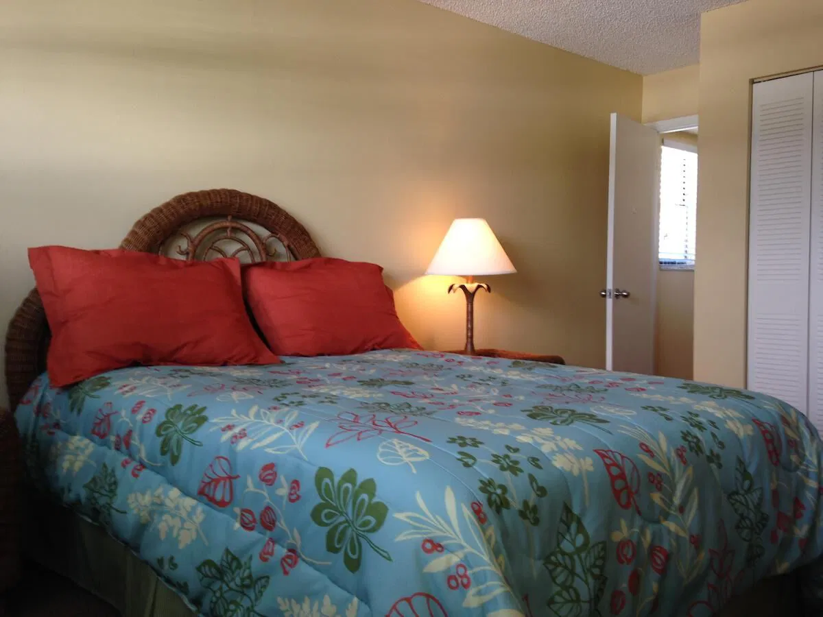 Surfsider Resort And Tennis Club Bedroom