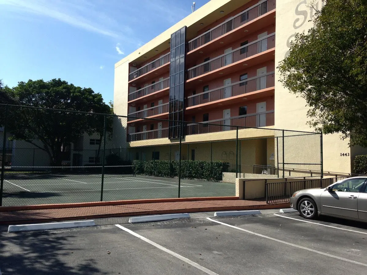 Surfsider Resort And Tennis Club
