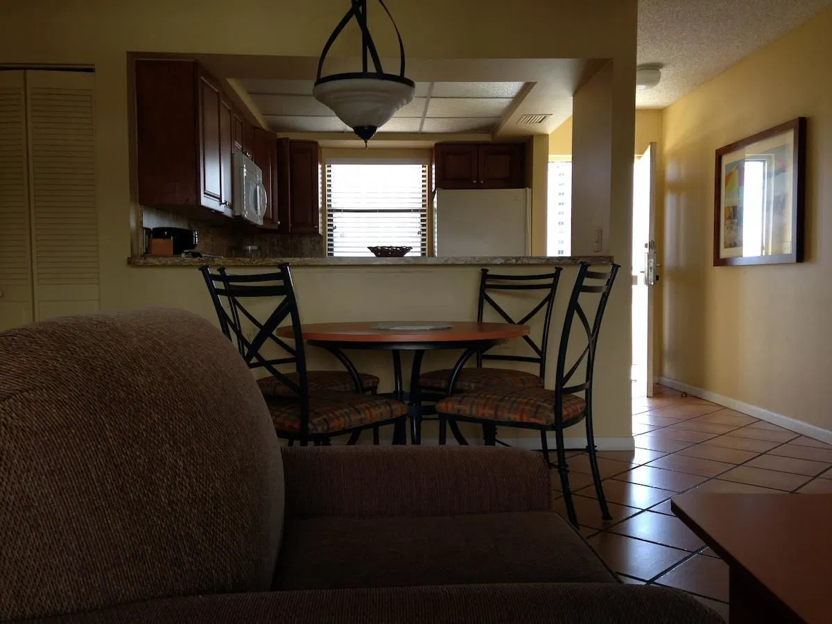 Surfsider Resort And Tennis Club Living and Dining Area