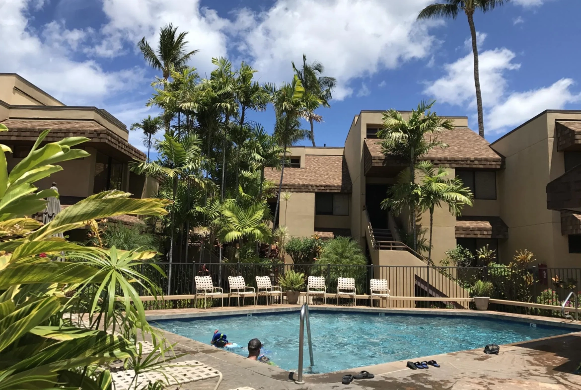 Kamaole Beach Club pool