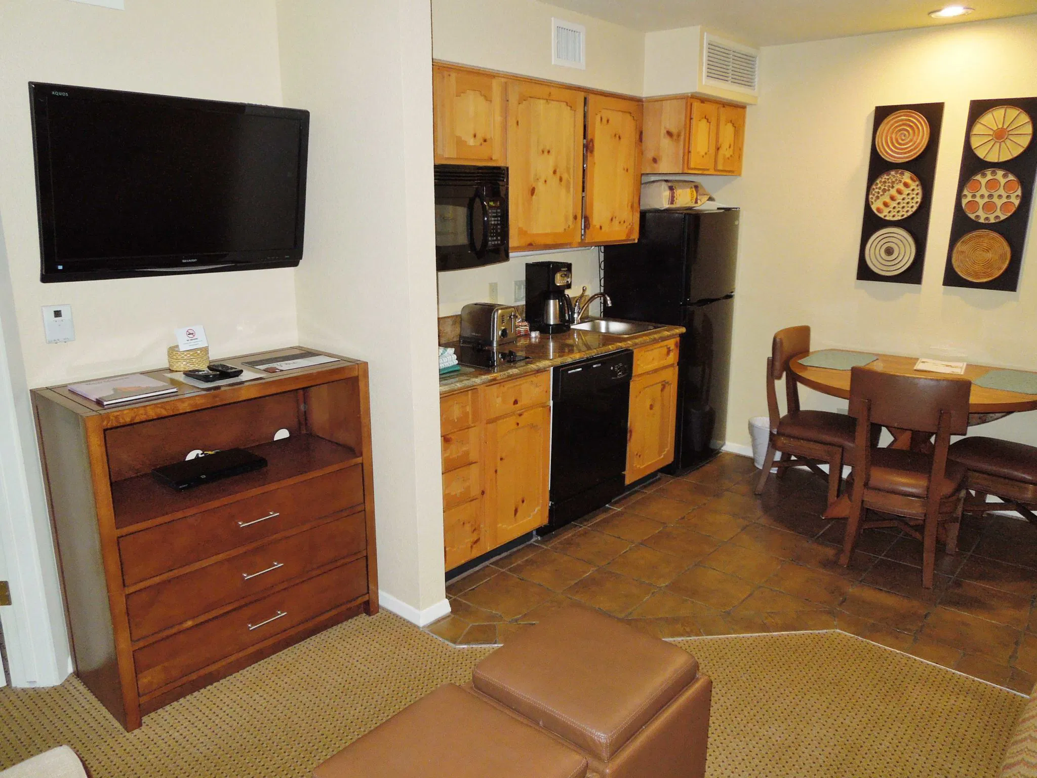Diamond Villas De Santa Fe final living and kitchen