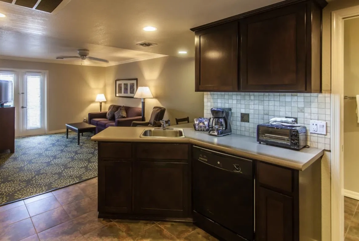 London Bridge Resort kitchen