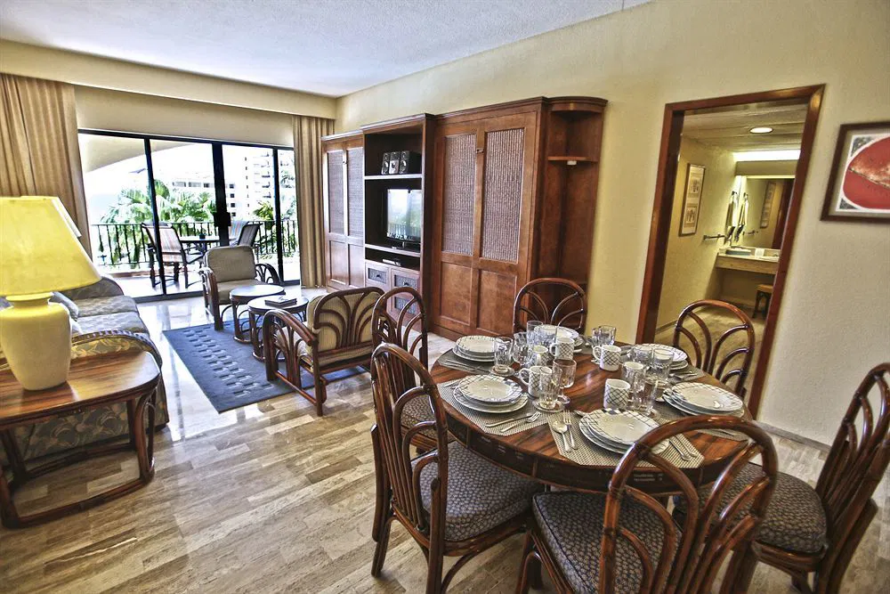Royal Islander Dining Area