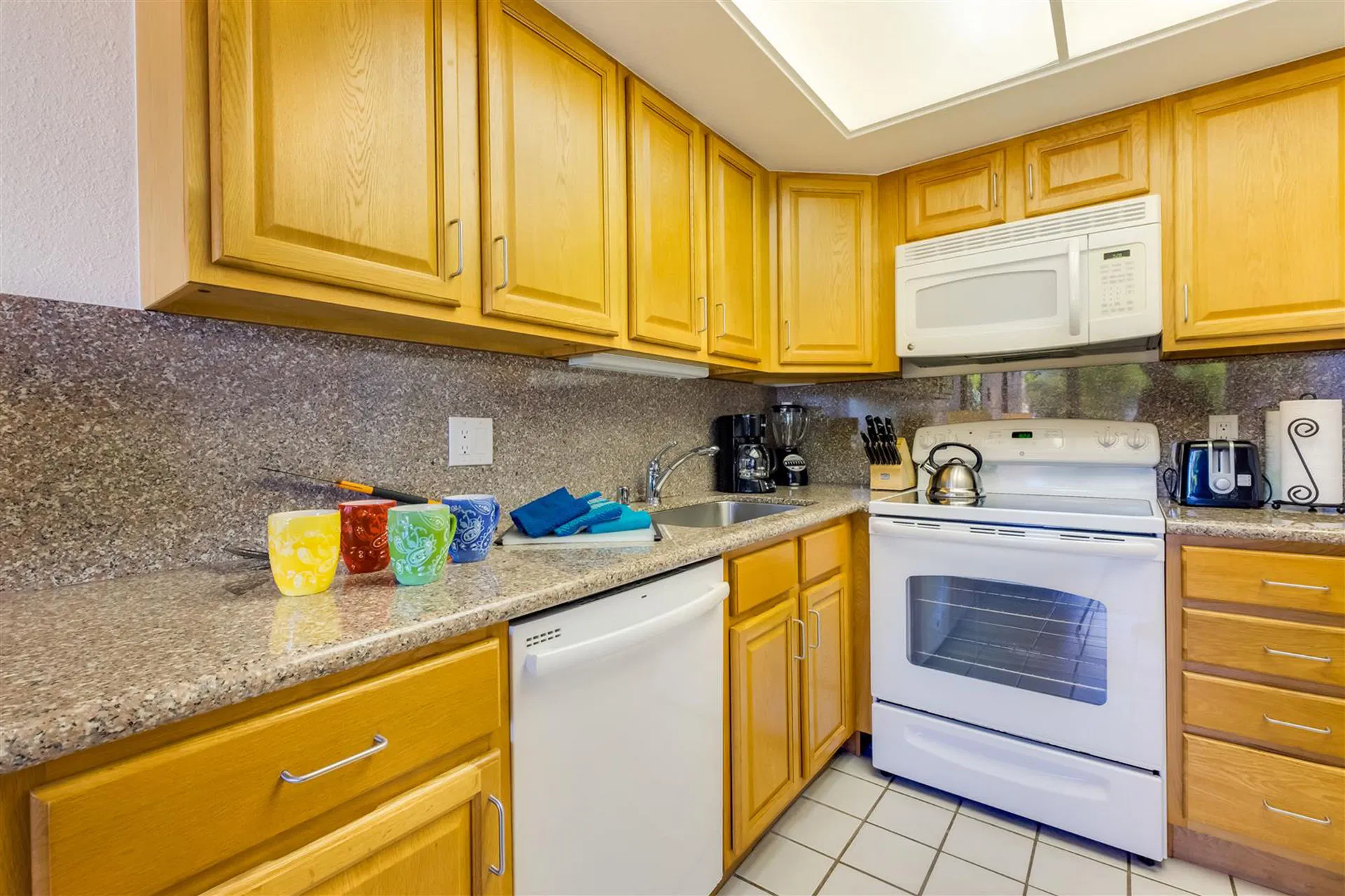 Maui Schooner kitchen