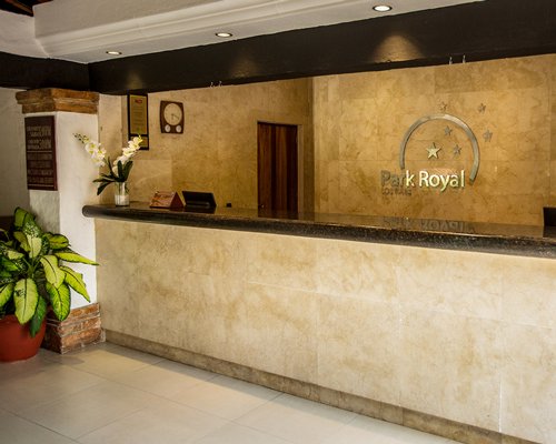 Rhc At Los Tules Front Desk