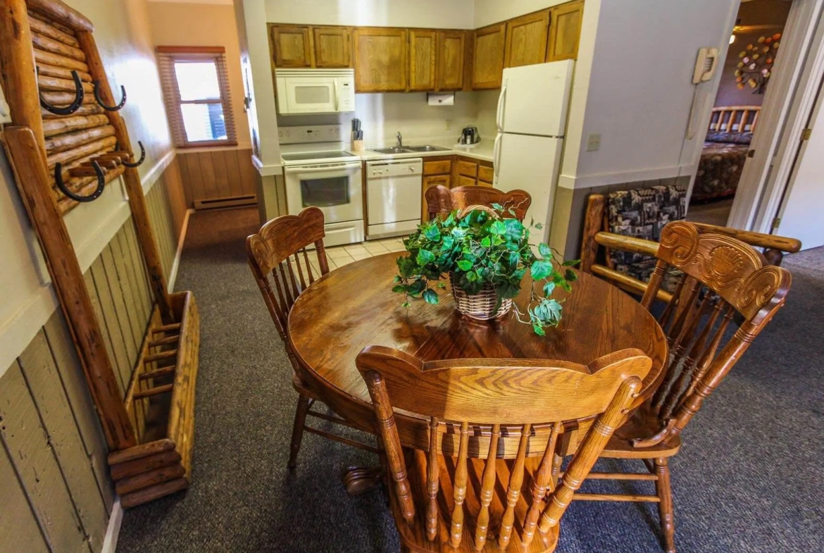 Towncenter At Jackson Hole Dining Area