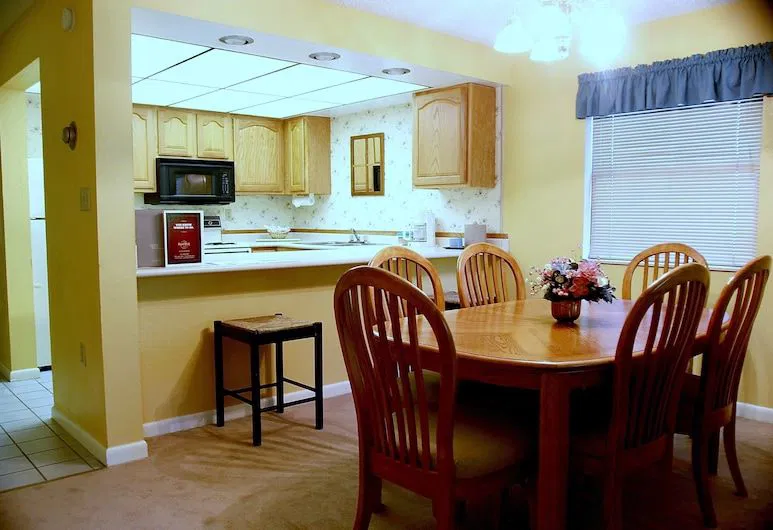 Laurel Point Resort kitchen