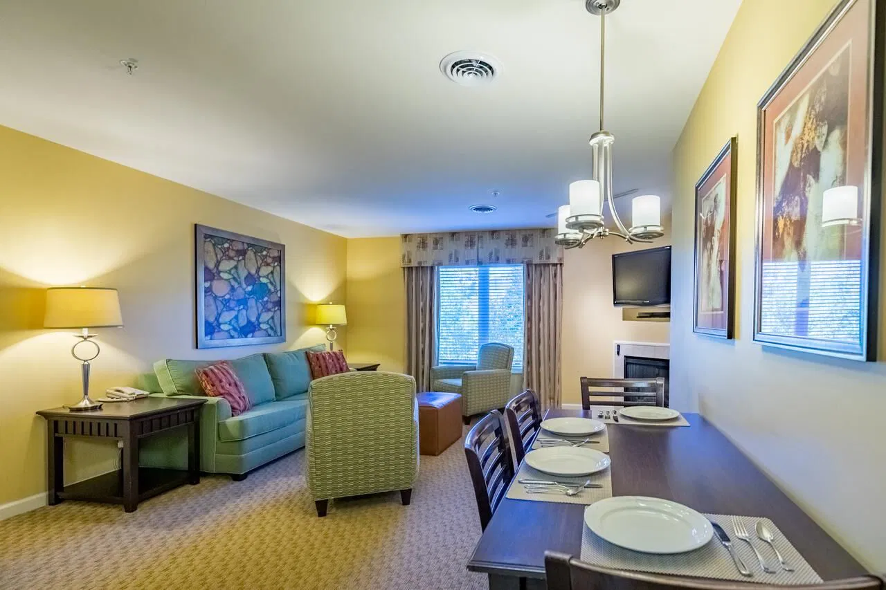 Vacation Village In The Berkshires Living and Dining Area